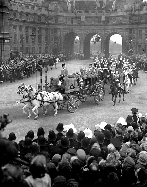George VI’s coach at Admiralty Arch in 1947