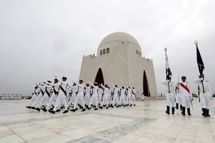 Members of the Pakistan's Naval force march during a ceremony to celebrate the country's 71st Independence Day at the mausoleum of Muhammad Ali Jinnah in Karachi, Pakistan August 14, 2018. REUTERS/Akhtar Soomro TPX IMAGES OF THE DAY