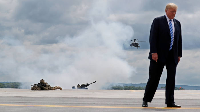 U.S. President Donald Trump observes a demonstration with U.S. Army 10th Mountain Division troops, an attack helicopter and artillery as he visits Fort Drum, New York, U.S., August 13, 2018. REUTERS/Carlos Barria      TPX IMAGES OF THE DAY