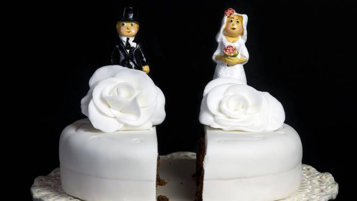 A wedding cake cut in two symbolizing divorce