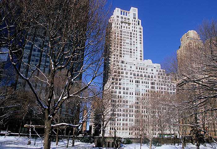 B8M38W USA New York City Central Park West Buildings 15 Central Park West. Image shot 2009. Exact date unknown.