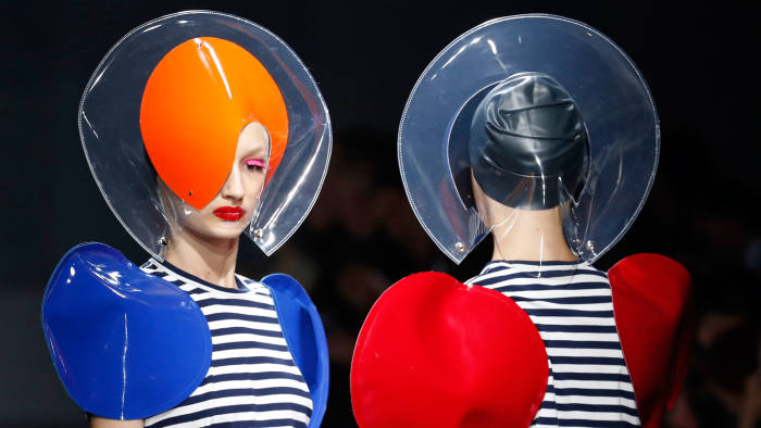 Models present creations by Japanese designer Junya Watanabe for Comme des Garcons as part of his Spring/Summer 2015 women's ready-to-wear collection during Paris Fashion Week September 27, 2014. REUTERS/Charles Platiau (FRANCE - Tags: FASHION)