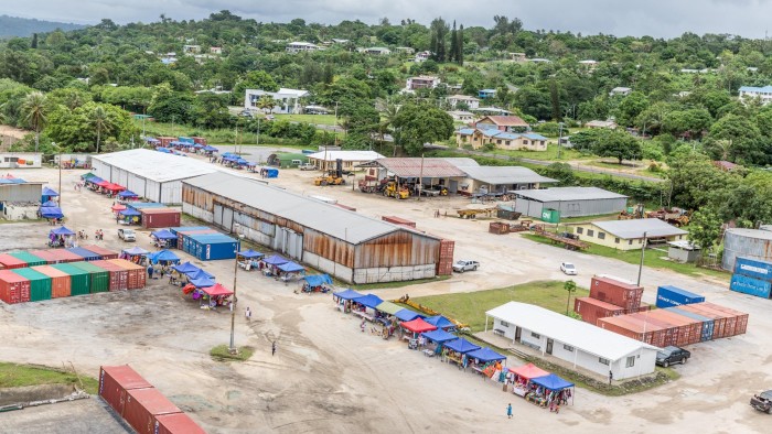 EN8W0E Market stalls at the port at Espiritu Santo, Vanuatu