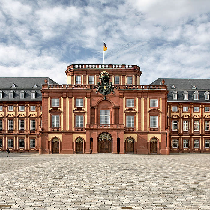 Mannheim Castle, where the University of Mannheim and the many lecture
halls of Mannheim Business School are located