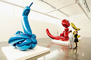 ‘Balloon Swan' (2004-11) by Jeff Koons