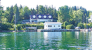 pweekend, A house by a lake in Walker Road, Chester, Canada