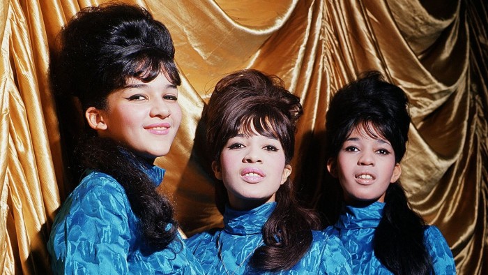 THE RONETTES POP GROUP 01 June 1964 TA650 Allstar Collection/