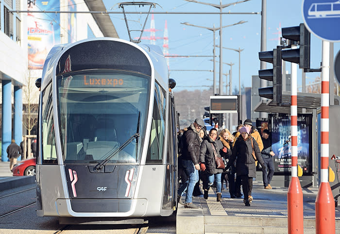 REAWGM Luxemburg, Luxembourg. 21st Jan, 2019. People get off the tram in the Kirchberg banking district in Luxembourg. From 1 March 2020, bus and train journeys in the Grand Duchy can be used free of charge. Credit: Harald Tittel/dpa/Alamy Live News