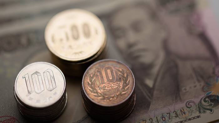 Japanese 10,000 yen banknotes and coins of various denominations are arranged for a photograph in Kawasaki, Kanagawa Prefecture, Japan, on Wednesday, Feb. 24, 2016. The yen headed for its first weekly decline since January, paring its biggest monthly advance since the global financial crisis, amid improving risk sentiment as Group-of-20 policy makers meet in Shanghai. Photograph: Akio Kon/Bloomberg