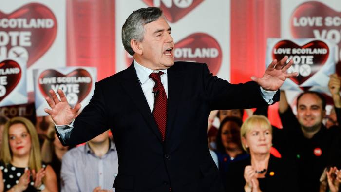 epa04403898 Former British Prime Minister Scottish- born Gordon Brown speaks to NO supporters calling for Scotland to stay within the UK during a speech in Glasgow, Scotland, 17 September 2014. Both sides in the Scottish referendum were holding rallies during the day to win over undecided voters that hold the key to the outcome. EPA/ANDY RAIN