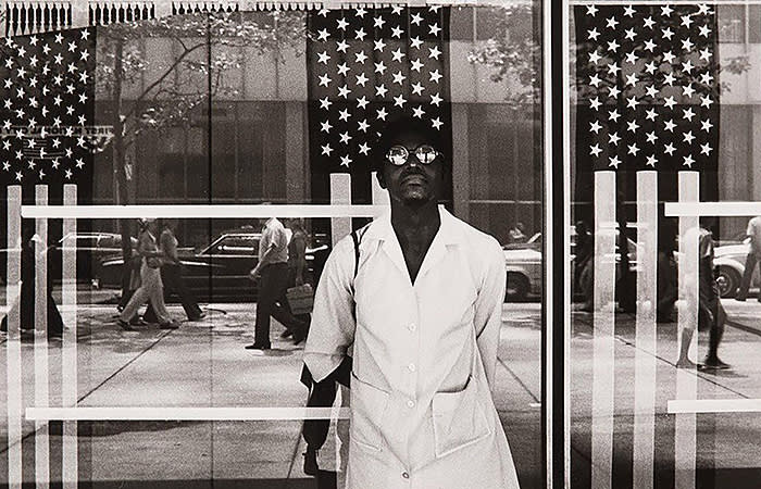 Ming Smith, America Seen Through Stars and Stripes, New York City, NY, 1976, archival pigment print, 61 × × 76 cm, Courtesy of Jenkins Johnson Gallery