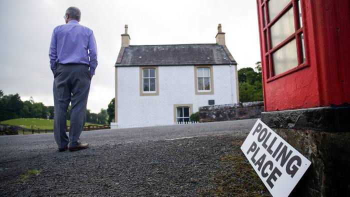 A poll clerk waits for the first voters to arrive to cast their vote in the European Union (EU) referendum at the Tynron polling station in Dumfries and Galloway, U.K, on Thursday, June 23, 2016. Britain began voting Thursday on whether to remain a member of the European Union or split from the 28-nation bloc, a once-in-a-generation decision that will determine the U.K.’s future economic prosperity and the course of the EU. Photographer: Matthew Lloyd/Bloomberg