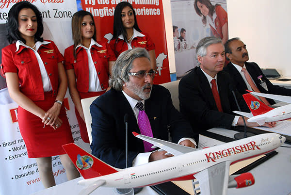 Vijay Mallya announces he will buy 50 Airbus planes for Kingfisher at the Paris International Air Show, June 2007