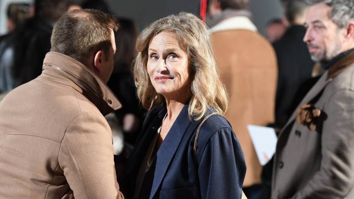 Model/actress Lauren Hutton attends the Calvin Klein show at New York Fashion Week on February 10, 2017. / AFP PHOTO / Angela Weiss
