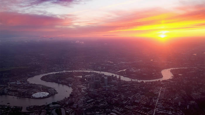 LONDON, ENGLAND - DECEMBER 11: The view from a British Airways aircraft over the City of London as it comes in to land at Heathrow Airport on December 11, 2017 in London, England. A number of British Airways flights were cancelled and delayed due to the sudden onset of winter weather that has affected the UK. (Photo by Chris Jackson/Getty Images)