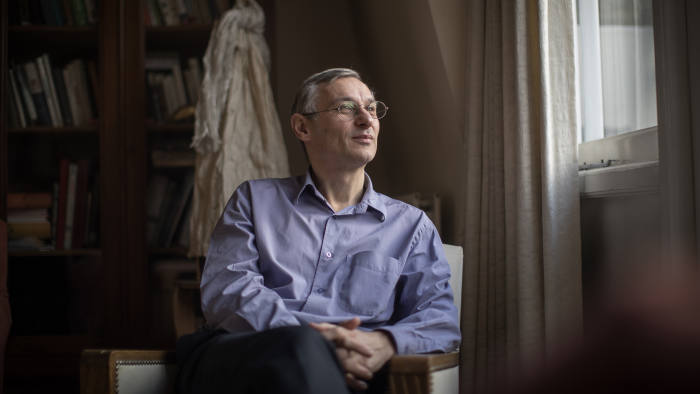 10/11/2016  Picture by Charlie Bibby for the Financial Times  Alzheimer’s research seasonal appeal. FT writers talk about their experience with Alzheimer’s. Picture shows Andrew Jack at home.       