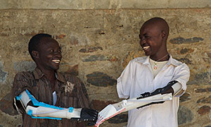 Muhammad (left) andi Daniel in South Sudani with 3D-printed arms