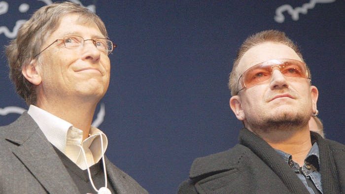 Microsoft founder Bill Gates (L) and Irish rock star Bono (R) attend the press conference "Call to Action on the Millennium Development Goal" at the World Economic Forum in Davos 25 January 2008