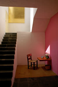 The vestibule and staircase, Barragán House, Luis Barragán, 1948 © Barragán Foundation/2015