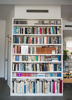 Daniel Libeskind's book shelf