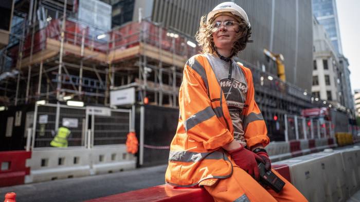 22/5/2018 Gill Plimmer story on construction. Picture shows the construction site at the “can of ham” at 37 Houndsditch, City of London with traffic manager, Carmen Luca.