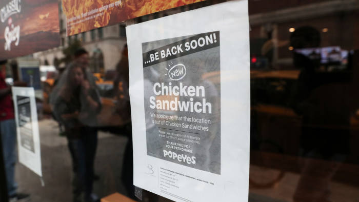 A sign posted outside Popeyes Louisiana Kitchen states that the restaurant is out of their new chicken sandwiches in New York, U.S., August 23, 2019. REUTERS/Shannon Stapleton - RC1E42019850