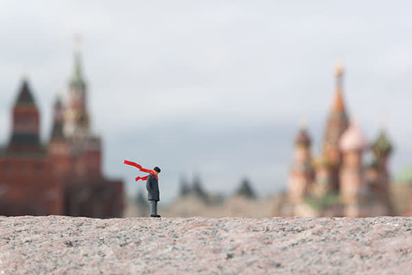 Slinkachu's 'Into the Wind', Bolshoy Moskvoretskiy Bridge (Red Square/Kremlin), Moscow, Russia, 2012
