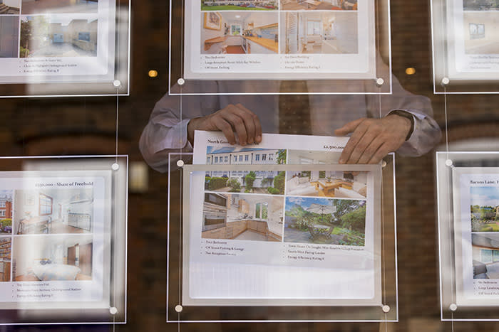 A estate agent changes a window display showing residential properties for sale in the Camden district of London, U.K. on Monday, Aug. 19, 2016. Asking prices for London homes registered their first annual increase since 2017 this month, as the Brexit-battered market started to show signs of life. Photographer: Jason Alden/Bloomberg