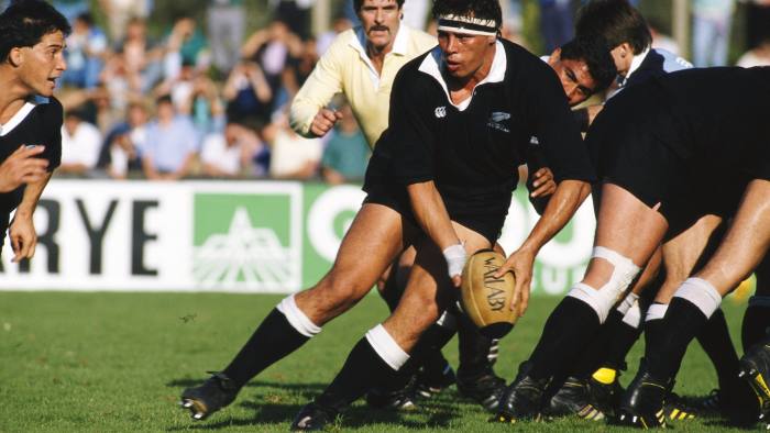 FRANCE - NOVEMBER 01: New Zealand captain Wayne Shelford in action during a match for the NZ Maoris against the French Barbarians in November 1988 in France.  (Photo by Pascal Rondeau/Allsport/Getty Images)