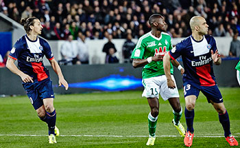 PSG’s Zlatan Ibrahimovic and Alex flank Saint-Etienne’s Josuha Guilavogui