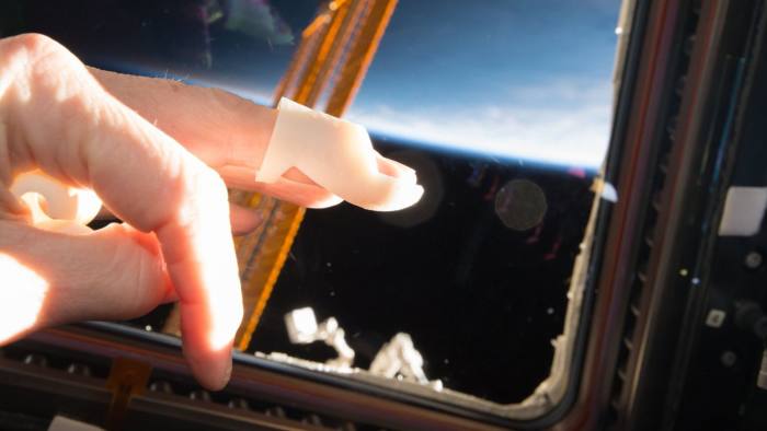 Astronauts often incur finger injuries during extravehicular activities (EVA). In partnership with Dr. Julielynn Wong, we 3D printed splints in multiple shapes and sizes, sure to fit any space adventurer.