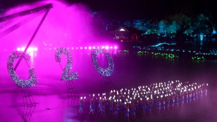 In this Sunday, Sept. 4, 2016 photo released by Xinhua News Agency, Chinese artists perform during an evening gala for the G20 Summit at the West Lake in Hangzhou in eastern China's Zhejiang province. (Huang Zongzhi/Xinhua via AP)