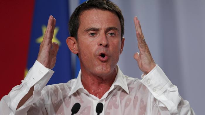 French Prime Minister Manuel Valls delivers a speech at the end of the Socialist Party's "Universite d'ete" summer meeting in La Rochelle, France, August 30, 2015. REUTERS/Stephane Mahe TPX IMAGES OF THE DAY