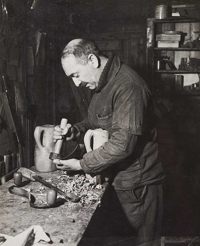 ALEXANDRE NOLL (1890‐1970) in his workshop
