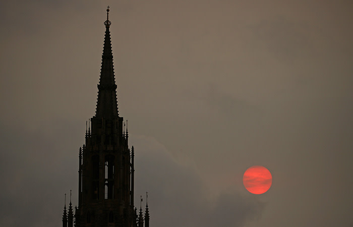 The sun sets behind the Houses of Parliament in London, Britain, October 16, 2017. REUTERS/Hannah McKay