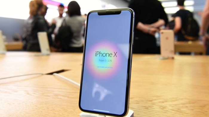 epa06304961 An iPhone X sits on a table following its global launch inside the Apple Store in Sydney, Australia, 03 November 2017. EPA/DAVID MOIR AUSTRALIA AND NEW ZEALAND OUT