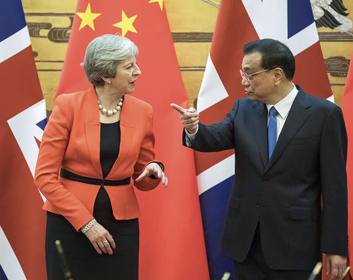 epa06487519 British Prime Minister Theresa May (L) and Chinese Premier Li Keqiang talk as they wait for documents to be signed during a signing ceremony at the Great Hall of The People in Beijing, China, 31 January 2018. May is leading the largest business delegation her government has ever taken overseas as she seeks to put her Brexit troubles aside and make progress on boosting Britain's trade. EPA/CHRIS RATCLIFFE / POOL