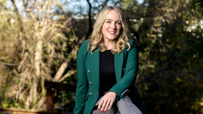 April Underwood of the all female investment collective #ANGELS in the backyard of her her home in San Anselmo, CA. Photo by Winni Wintermeyer for The Financial Times. December 16, 2019.