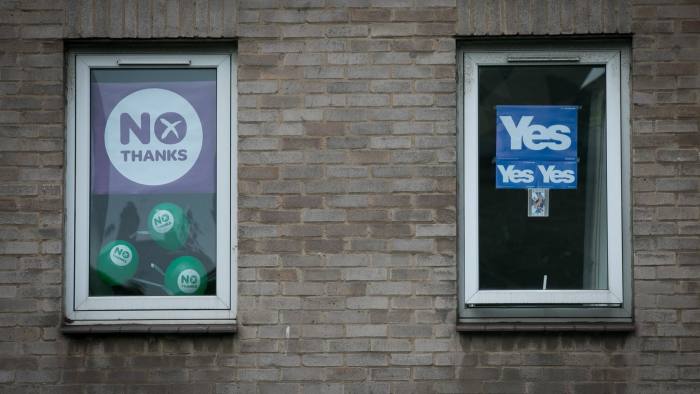 Scottish Referendum Debate Continues As Vote Is Too Close To Call...EDINBURGH, SCOTLAND - SEPTEMBER 16: Yes and No posters are seen in a flat in Edinburgh on September 16, 2014 in Edinburgh, Scotland. Yes and No supporters are campaigning in the last two days of the referendum to decide if Scotland will become an independent country. (Photo by Matt Cardy/Getty Images)
