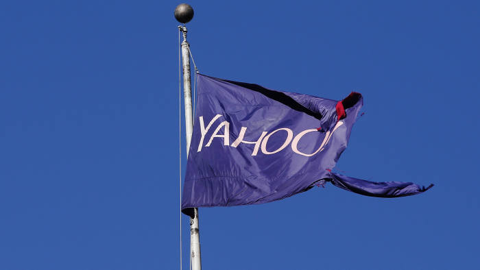 A tattered flag bearing the Yahoo company logo flies above a building in New York, U.S., October 31, 2016. REUTERS/Lucas Jackson