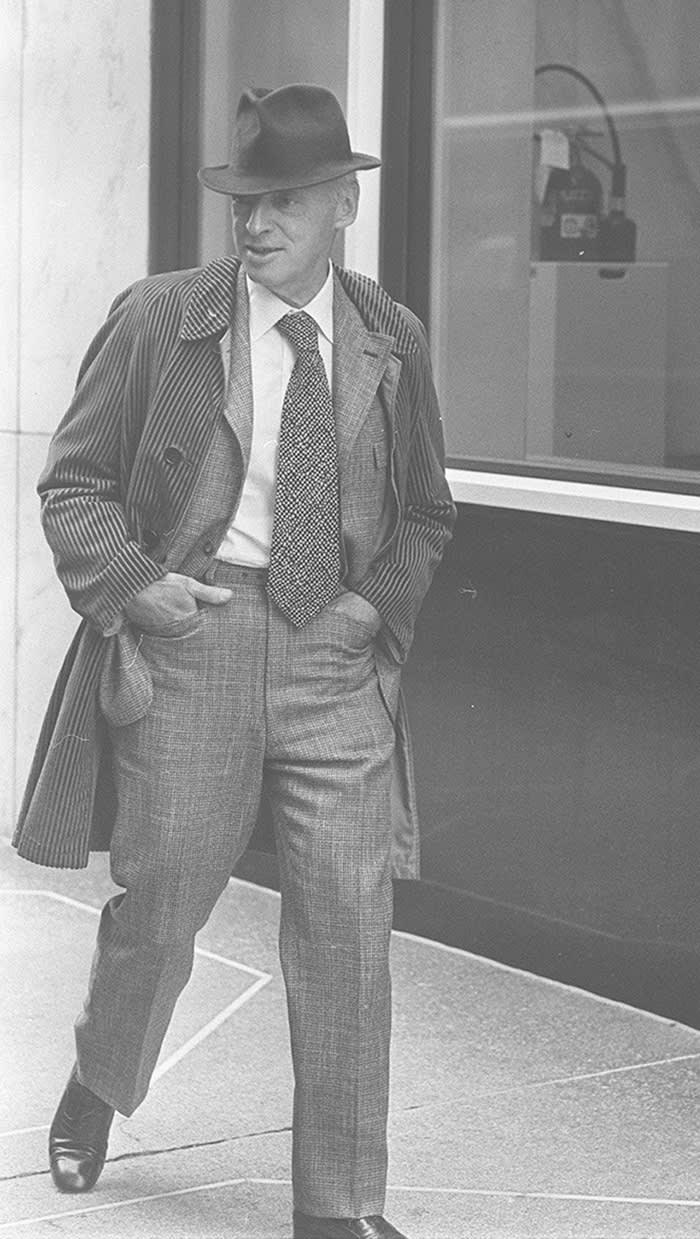 SAUL BELLOW, author, on Oct. 9, 1975, after a meeting at his publisher, Viking Press, he is seen walking in Manhattan. Photo credit: Neal Boenzi/The New York Times (Neg # 25107) Credit: New York Times / Redux / eyevine For further information please contact eyevine tel: +44 (0) 20 8709 8709 e-mail: info@eyevine.com www.eyevine.com