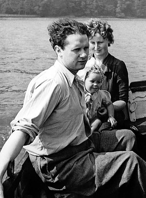 Welsh poet Dylan Thomas enjoys a boat trip with his wife Caitlin and baby daughter Aeronwy on the River Taff, Laugharne, South Wales, 1943