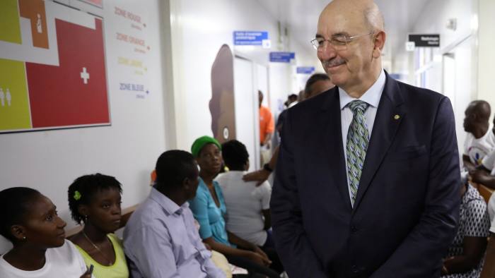 REFILE - REMOVING EXTRA WORD Brazilian Minister of Social and Agrarian Development Osmar Terra walks along a hall during a visit to Dr. Zilda Arns Hospital, on the outskirts of Port-au-Prince, Haiti, June 23, 2017. REUTERS/Andres Martinez Casares - RC1704134D80