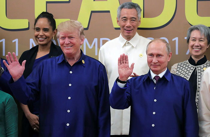 U.S. President Donald Trump and Russian President Vladimir Putin take part in a family photo at the APEC summit in Danang, Vietnam November 10, 2017. Sputnik/Mikhail Klimentyev/Kremlin via REUTERS ATTENTION EDITORS - THIS IMAGE WAS PROVIDED BY A THIRD PARTY.