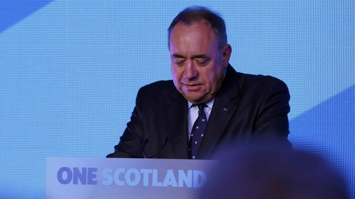 Scotland's First Minister Alex Salmond speaks at the &quot;Yes&quot; Campaign headquarters in Edinburgh, Scotland September 19, 2014. Scotland has voted on whether to stay within the United Kingdom or end the 307-year-old union in a finely balanced independence referendum with global consequences. REUTERS/Russell Cheyne (BRITAIN - Tags: ELECTIONS POLITICS)