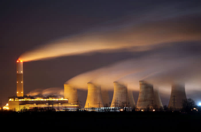RETFORD, UNITED KINGDOM - NOVEMBER 30: The coal fuelled Cottam power station generates electricity on November 30, 2009 in Retford, Nottinghamshire, United Kingdom. As world leaders prepare to gather for the Copenhagen Climate Summit in December, the resolve of the industrial nations seems to be weakening with President Obama stating that it would be impossible to reach a binding deal at the summit. Climate campaigners are concerned that this disappointing announcement is a backward step ahead of the summit. (Photo by Christopher Furlong/Getty Images)