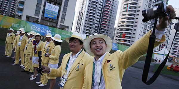 2016 Rio Olympics - Olympic Village - Rio de Janeiro, Brazil - 30/07/2016. Mongolia's athletes arrive. REUTERS/Athit Perawongmetha FOR EDITORIAL USE ONLY. NOT FOR SALE FOR MARKETING OR ADVERTISING CAMPAIGNS. - RTSKEGQ