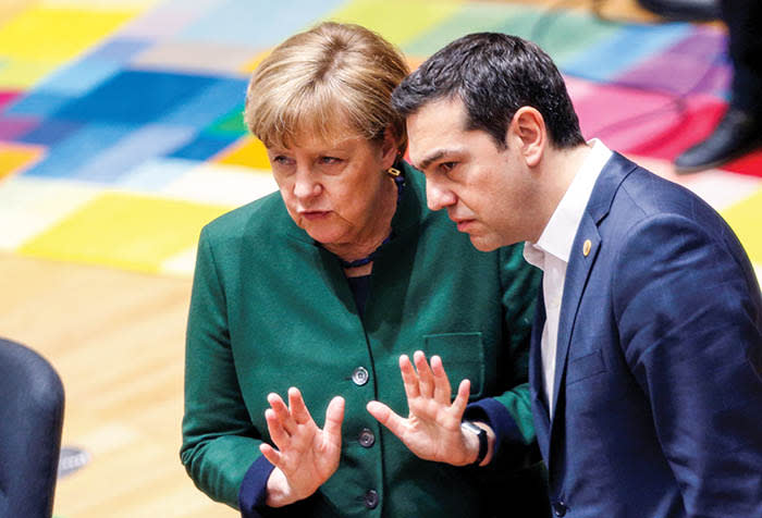 Germany's Chancellor Angela Merkel talks to Greece's Prime Minister Alexis Tsipras during a European Union leaders summit in Brussels, Belgium March 10, 2017. REUTERS/Francois Lenoir - RC16DEDF6770