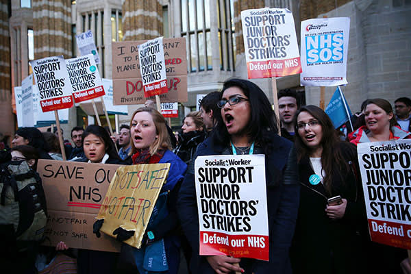 LONDON, ENGLAND - FEBRUARY 11:  Junior Doctors protest outside the Department of Health at the Government's intention to impose new contracts on February 11, 2016 in London, England. After negotiations between the Government and the British Medical Association lasting four years failed to reach an agreement, Jeremy Hunt has announced in the House of Commons that new contracts would be imposed on Junior Doctors from August 1st 2016.  (Photo by Dan Kitwood/Getty Images)
