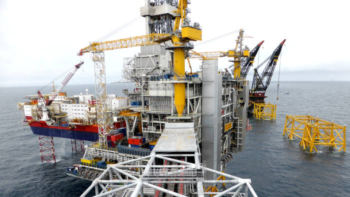 FILE PHOTO: A view of Equinor's oil platform in the Johan Sverdrup oilfield in the North Sea, Norway, August 22, 2018. REUTERS/Nerijus Adomaitis/File Photo - RC1FFFA01DE0